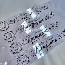 Стрічки для випускників, білі матові друк чорним, малюнок Квіти Стрічки для випускників, білі матові друк чорним, малюнок Квіти