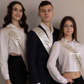 Стрічки з квітковим малюнком